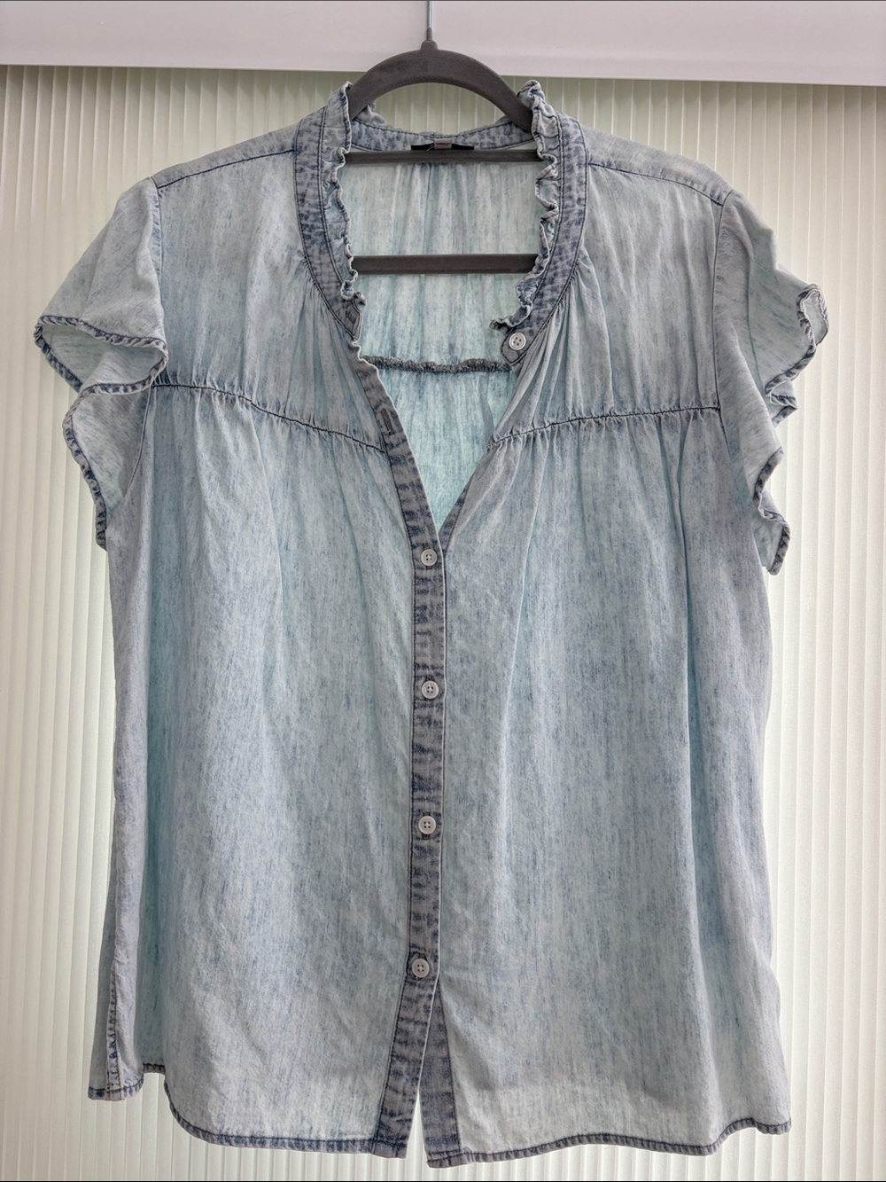 Rails Light Wash Denim Button-Front Women's Top